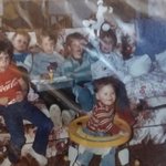 초등학교때도 잘생기지 않았냐