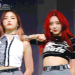 진짜 <b>유나</b>랑 장원영이랑 최고의 스타일링으로 한번만 더 무대 서주라ㅠ