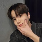 본진 아닌데 ㄹㅇ잘생겼다고 생각하는 남<b>돌</b> 적고가<b>셈</b>