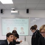 [풀햄보이즈] 아르망 이 사진 유독 앤 해서웨이 닮음