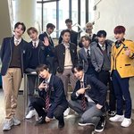 더보이즈 무대의상 교복 센스쩌는 것 같음