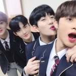 왼쪽 두번째 누구야??