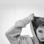 [<b>WayV</b>] 텐이 인스타에 흑백으로 사진 올렸을때인데