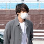 김석진 톰브라운 코트