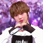 [박지훈] 박지훈 이번 <b>의상</b> 너무 예뻐