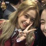 [댓글부탁해] <b>학교</b>에서 인기많은 아이돌 누구있어?