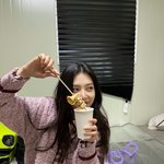 [레드<b>벨벳</b>] 멤버들이 조이 커피차 보내줬나봐