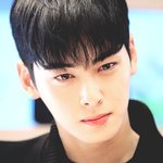 미모에 <b>형광</b>등 켜 놓은 듯한 눈부심