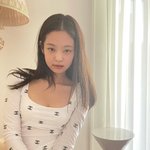 제니 <b>JENNIE</b>