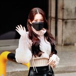 장원영이 입은 <b>니트</b> 정보 너무 알고 싶은데 ㅠ