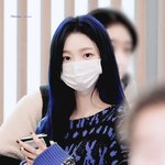 카리나가 드디어 <b>블루블랙</b>으로 머리색 바꿧다