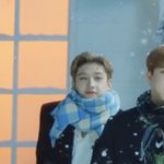 [스키즈] 목도리에 <b>돌돌</b> 말아서 보쌈해갈래