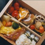 [NCT드림] 런쥔이가 든 쿠키도 고양이고 <b>배달</b> 통에 붙은 스티커도...