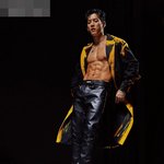 팬들 지갑 열게 만든 이민혁의 <b>상의</b> 탈의