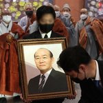 "<b>각하</b>""화장 안돼"…전두환 영결식, 고성·눈물 섞인 마지막길