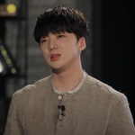 이 분 누군지 아는 사람??