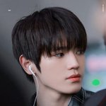 이 사진 좋아하는데 덥즈 <b>에릭</b> 홈마기 찍은거였으