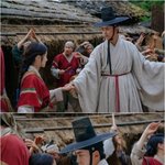 <b>어사</b>와 조이 옥택연X김혜윤, 승리의 춤판 '입맞춤각'