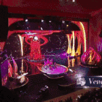 <b>홀리</b>뱅 축하 무대 보는 이광수와 전여빈 리액션