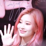 아름답고 <b>황홀</b>한 분위기의 여돌