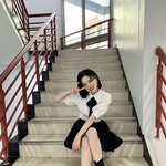 [모두드루와] 인기가요 포토존 계단에서 사진 찍은 위키미키 <b>엘리</b> jpg.