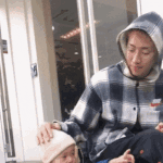 누가봐도 애 키워본 적 없는 박재범.<b>gif</b>