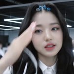 장원영은 그 이상한 <b>표정</b>만 그만하면 되는데
