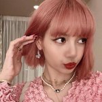 요즘 여자 아이돌들이 많이 입는 옷.jpg