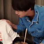 [방탄소년단] 요즘 누가 촌스럽게 <b>생일날</b> 케이크먹냐
