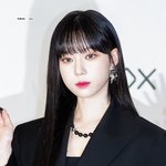 윈터 냉<b>미녀</b> 얼굴에 볼살만 똑 있는 거 송직히 좀 욱김