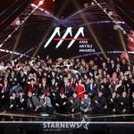 그거앎? <b>AAA</b> 단체사진에 아스트로 없음