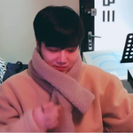 [펜타곤] 대롬지 목도리에 <b>주머니</b> 있다고 알려줌 ㅋㅋㅋ