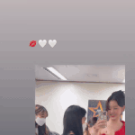 장원영 <b>스탭</b>들한테 꾸밈당하는 짤