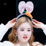 자꾸만 눈이 가는 하얀 그 얼굴