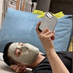 <b>이</b> 사진 해질때까지 <b>가슴</b>에 꼬옥 품기