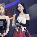 카리나 오늘 <b>무대</b> <b>의상</b>