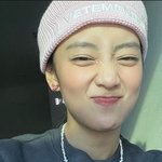얼굴 막 써도 귀엽잖아..