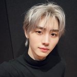 <b>은발</b> 성훈이 셀카