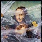 '찢어진 <b>비닐</b>'로 고이 감싸둔 명화