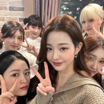 <b>장원영</b> <b>렌즈</b> 바꾸고 화장 연하게 하니까 ㅈㄴ 이쁘네