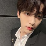 요즘 지하철타면 보이는 스타일ㄹㅇ국롤이냐