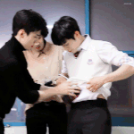 서강준 몸을 더듬거리는 <b>세훈</b>
