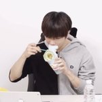 엔시티 지성 이거 봐