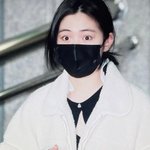 윈터랑 카리나한테 간식 받은 신<b>류진</b>