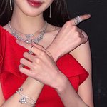 장원영 불가리 자주 <b>차네</b>