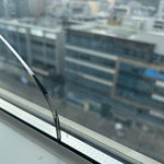 오피스텔 <b>통창</b>에 영문모를 금이갑니다