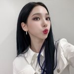 카리나는 <b>파랑</b>색이 진짜 잘어울린다