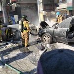 시장에 승용차 돌진.할머니와 손녀 여아 사망