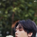 시즌 그리팅 너무 설렌다 아이스크림 먹는 게 이렇게 섹시할 <b>일임</b> ?