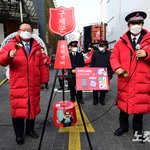 김부겸 총리, 구세군 자선냄비 일일 봉사…"코로나로 힘들지만 작은...